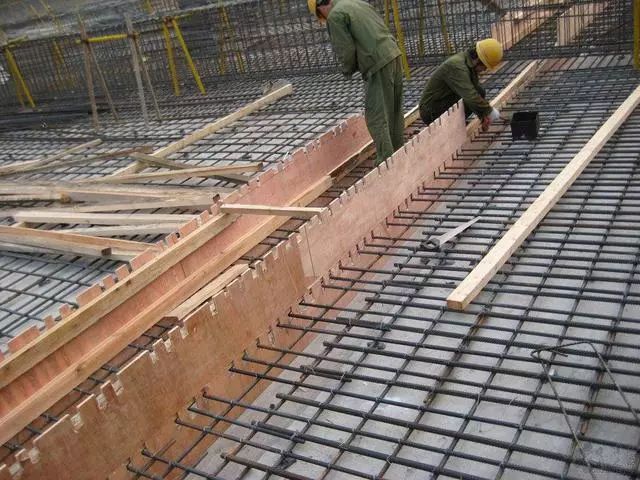 建筑施工中后澆帶、變形縫與施工縫的關(guān)鍵區(qū)別解析